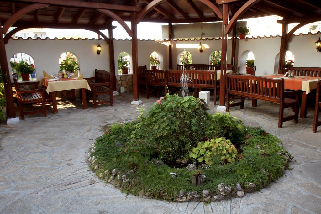 Family Hotel St. Constantine And Helena Ivaylovgrad Bagian luar foto