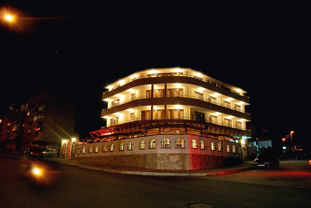 Family Hotel St. Constantine And Helena Ivaylovgrad Bagian luar foto