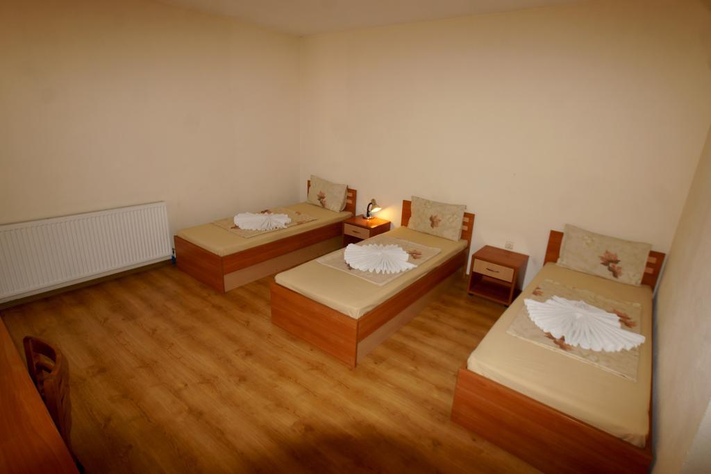 Family Hotel St. Constantine And Helena Ivaylovgrad Ruang foto