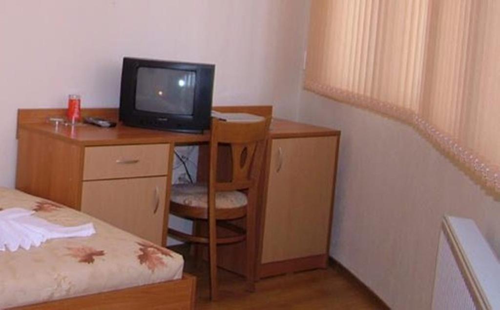Family Hotel St. Constantine And Helena Ivaylovgrad Ruang foto