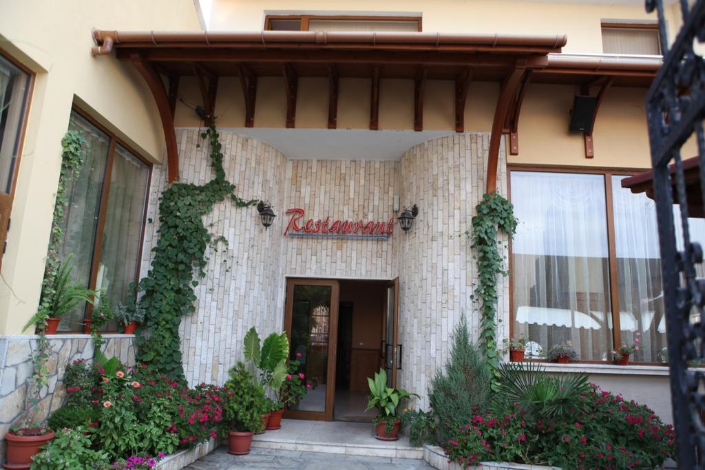 Family Hotel St. Constantine And Helena Ivaylovgrad Bagian luar foto